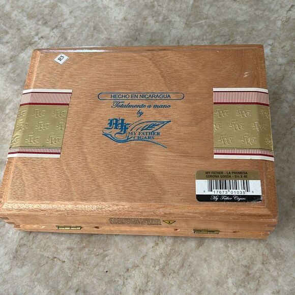 Wooden Cigar Box - Picture 5 of 5